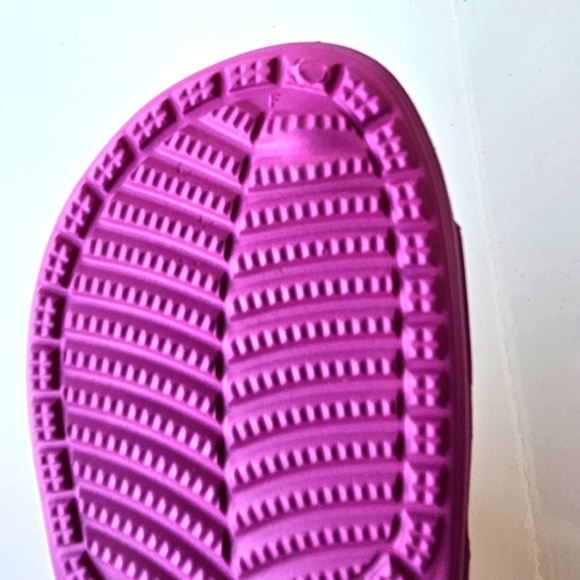 💕 NWT- CROCS Two-Strap Classic Sandal - Women's Size 4 - Picture 7 of 8